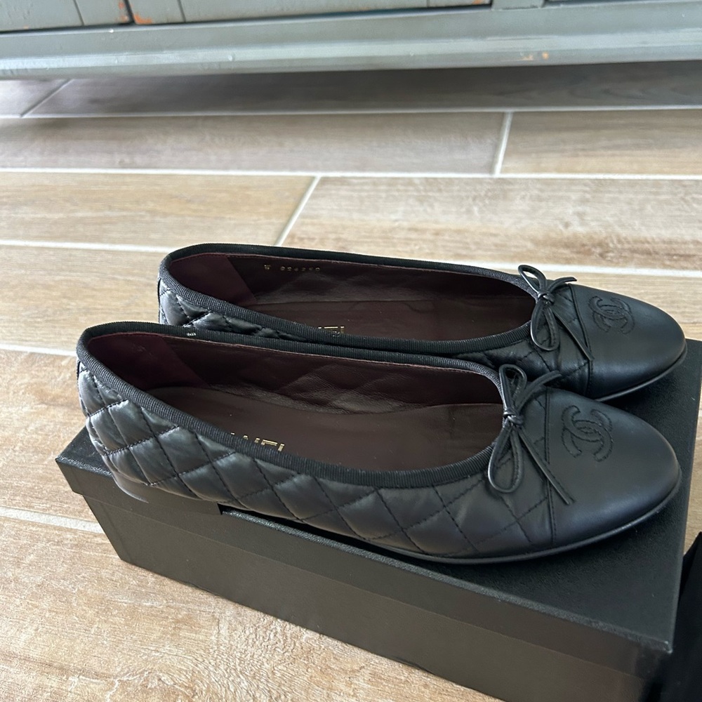 Worn Once CHANEL Black Quilted Ballet Flats 40 - Picture 3 of 10